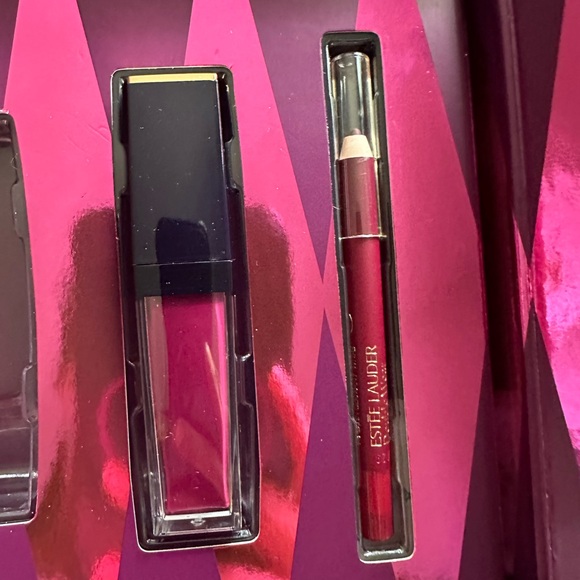 Brand New Estee Lauder Casino Royale Plum Lips - Picture 4 of 9